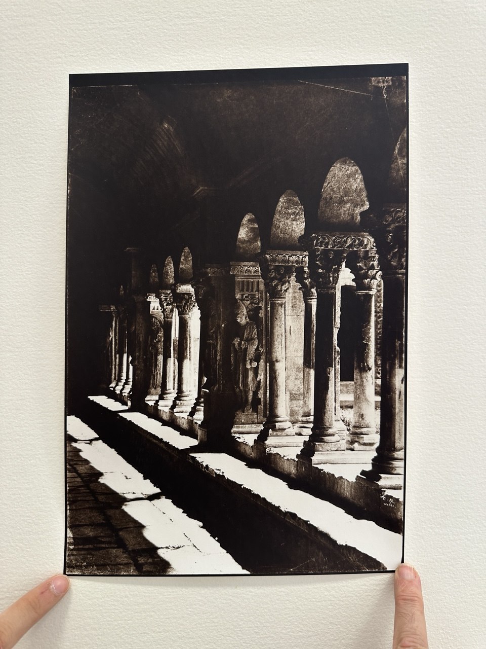 Charles Nègre — Cloître Saint-Trophime, Arles, négatif c.1852. Tirage Jean-Pierre Sudre.