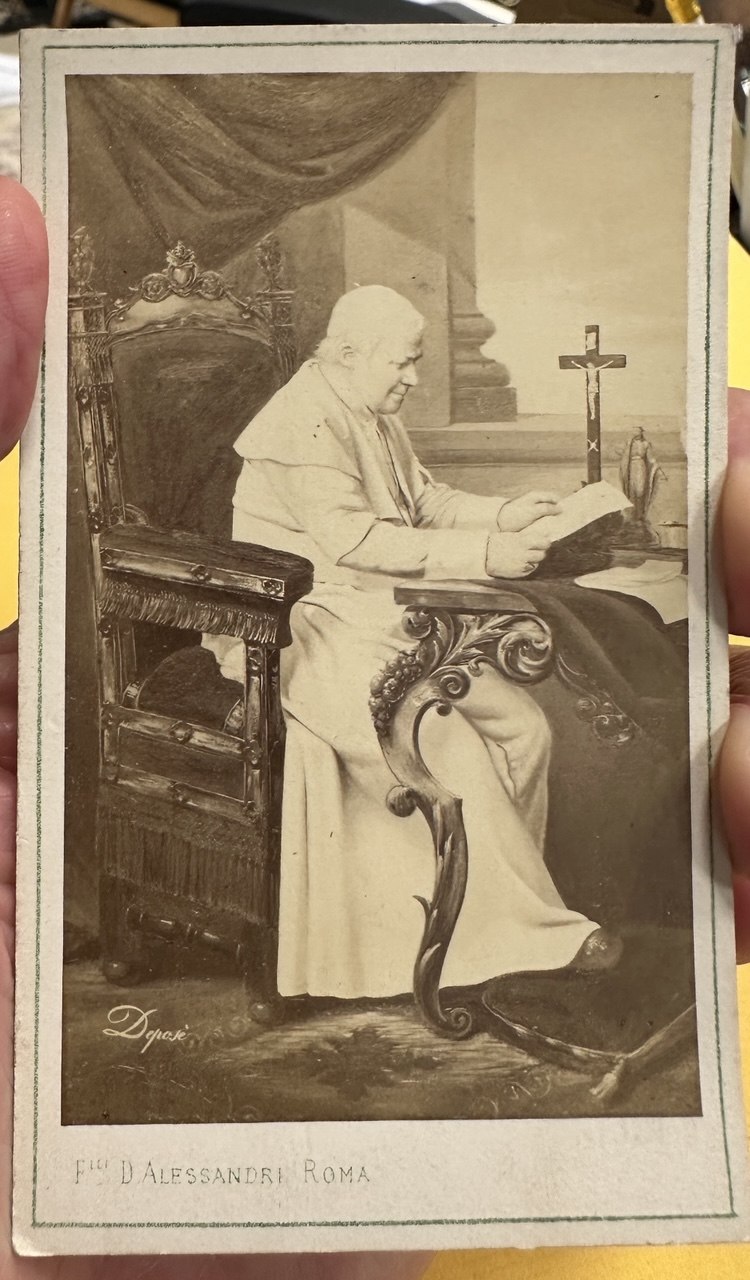 Pio IX — CDV Fratelli D'Alessandri, Roma, c.1865. Recto.